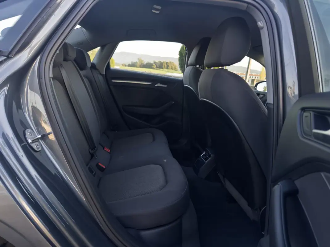Audi A3 Limousine 2017 - 16990 EUR, 97000 km - AUTO.MOTO.pt - 97000km - foto 32 de 33