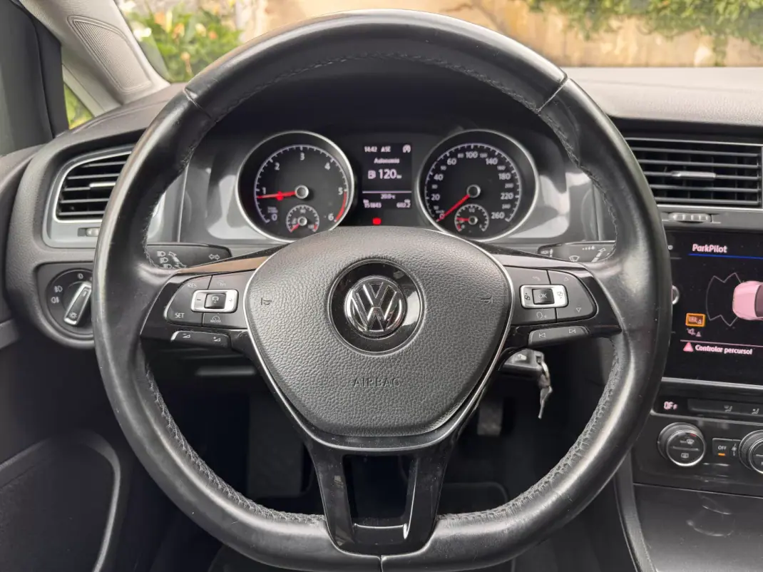 Volkswagen Golf Variant 2017 - 12900 EUR, 151000 km - AUTO.MOTO.pt - 151000km - foto 11 de 25