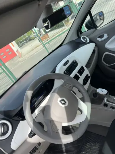 Renault Zoe 2019 - 10900 EUR, 17500 km - AUTO.MOTO.pt - 17500km - foto 4 de 5