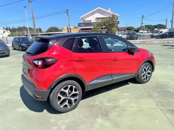 Renault Captur 2019 - 19250 EUR, 86490 km - AUTO.MOTO.pt - 86490km - foto 8 de 10
