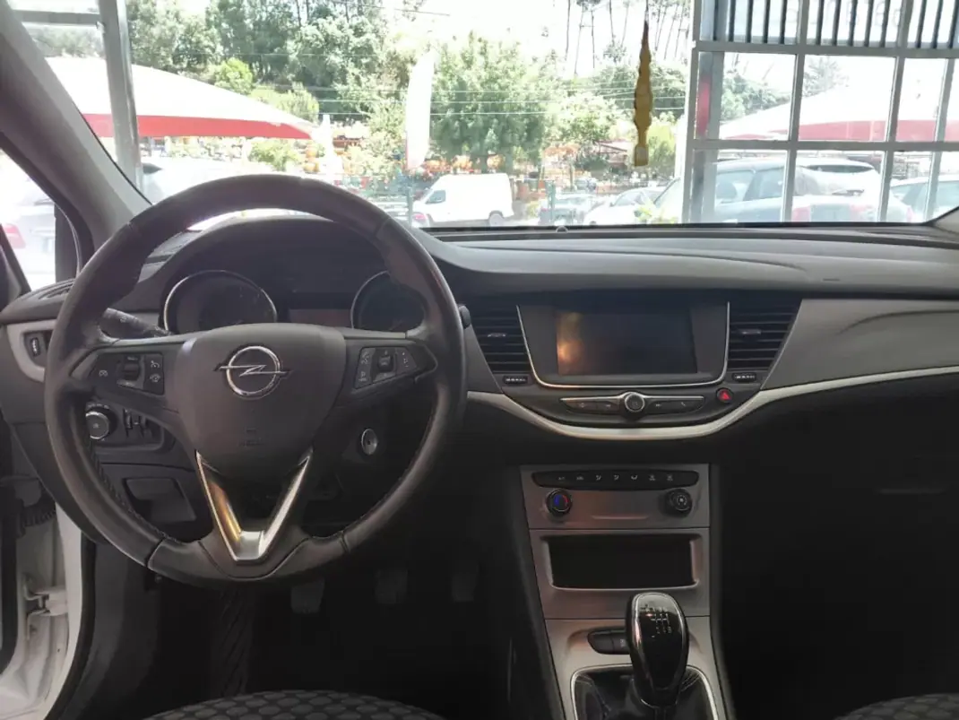Opel Astra Sports Tourer 2020 - 12900 EUR, 137000 km - 137000km - foto 11 de 19