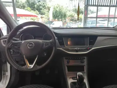 Opel Astra Sports Tourer 2020 - 12900 EUR, 137000 km - 137000km - foto 11 de 19