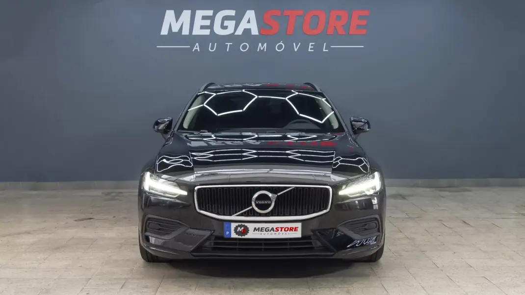 Volvo V60 2021 - 26900 EUR, 99000 km - AUTO.MOTO.pt - 99000km - foto 2 de 36