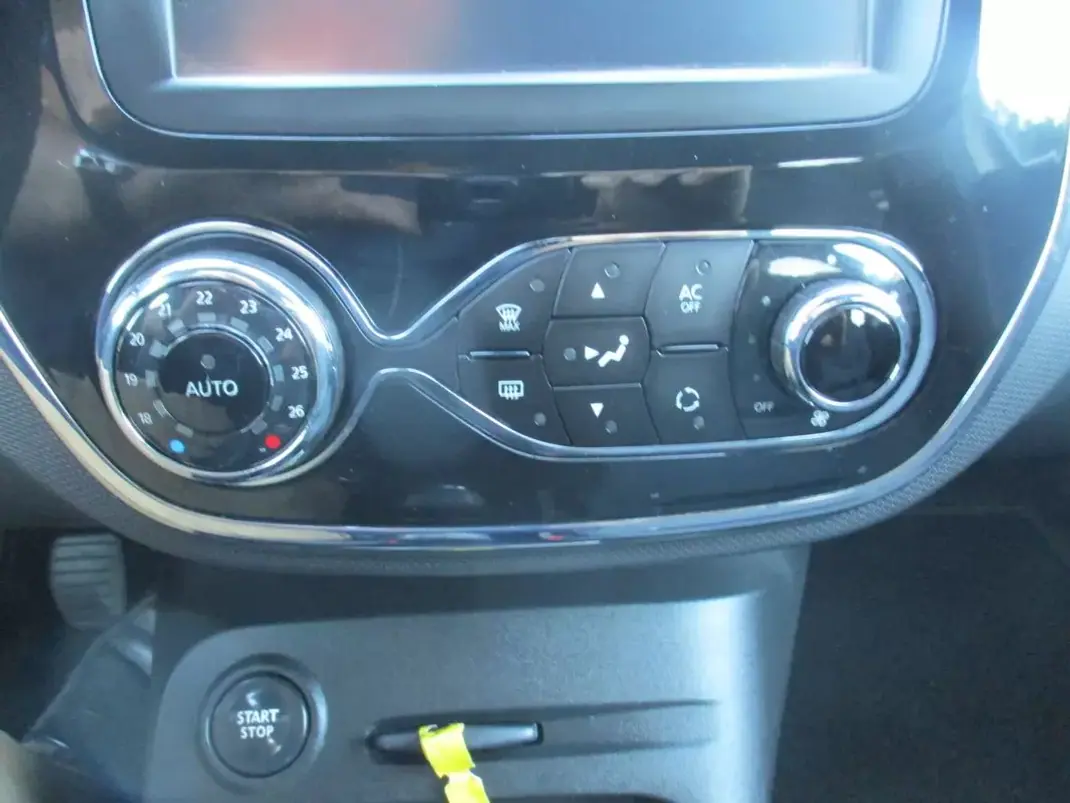 Renault Captur 2015 - 9990 EUR, 130000 km - 130000km - foto 15 de 22