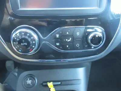 Renault Captur 2015 - 9990 EUR, 130000 km - 130000km - foto 15 de 22
