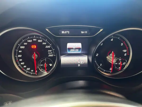 Mercedes-Benz CLA 220 2017 - 22500 EUR, 209000 km - AUTO.MOTO.pt - 209000km - foto 21 de 32