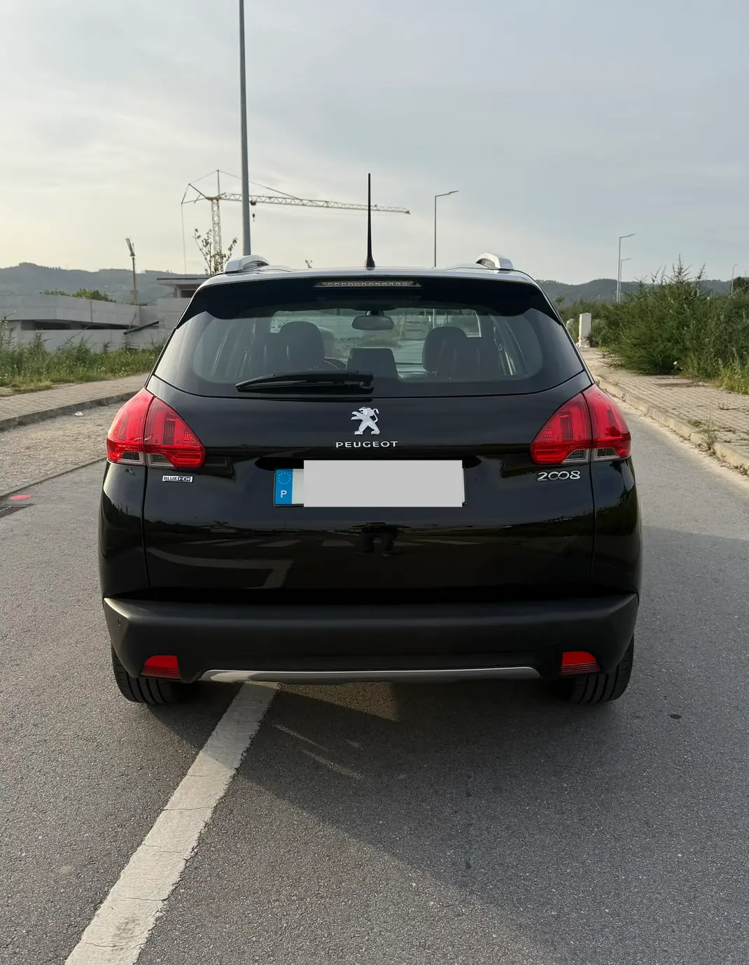 Peugeot 2008 2016 - 10900 EUR, 160000 km - AUTO.MOTO.pt - 160000km - foto 5 de 9