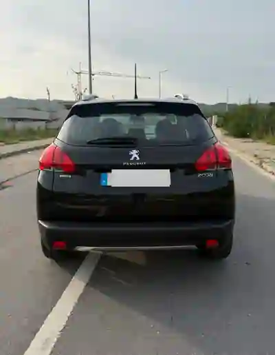 Peugeot 2008 2016 - 10900 EUR, 160000 km - AUTO.MOTO.pt - 160000km - foto 5 de 9