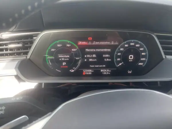 Audi e-tron Sportback 2021 - 35300 EUR, 123480 km - AUTO.MOTO.pt - 123480km - foto 11 de 15