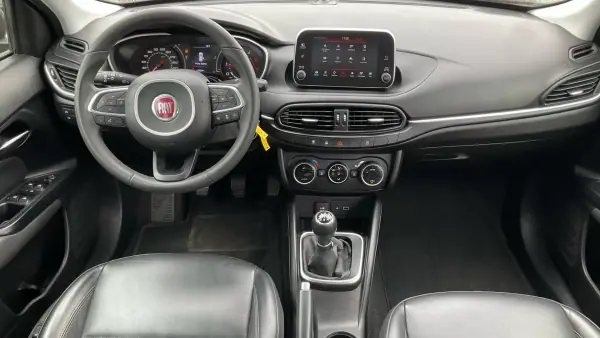 Fiat Tipo 2021 - 9500 EUR, 105534 km - AUTO.MOTO.pt - 105534km - foto 6 de 10