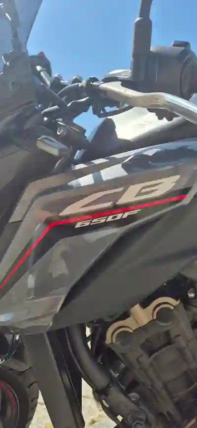 Honda CB650F 2019 - 6200 EUR, 20000 km - AUTO.MOTO.pt - 20000km - foto 7 de 13