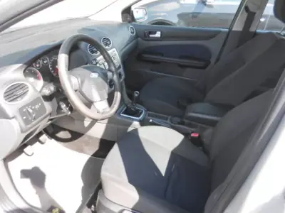 Ford Focus 2006 - 4900 EUR, 212608 km - AUTO.MOTO.pt - 212608km - foto 9 de 12