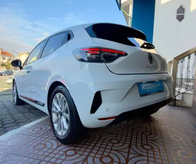 Renault Clio 2024 - 16450 EUR, 40000 km - AUTO.MOTO.pt - 40000km - foto 8 de 31