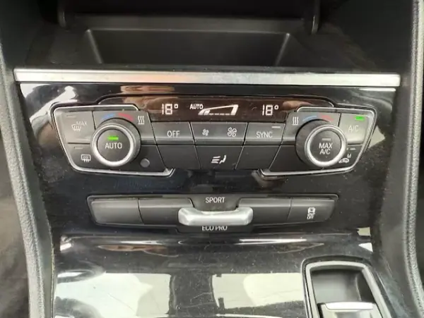 BMW 216 Active Tourer 2015 - 16000 EUR, 170700 km - AUTO.MOTO.pt - 170700km - foto 12 de 24