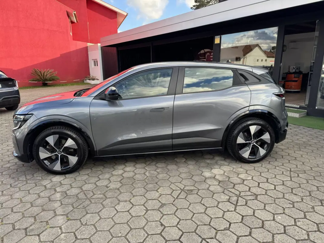 Renault Mégane E-Tech 2022 - 22500 EUR, 73000 km - AUTO.MOTO.pt - 73000km - foto 4 de 36