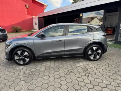 Renault Mégane E-Tech 2022 - 22500 EUR, 73000 km - AUTO.MOTO.pt - 73000km - foto 4 de 36