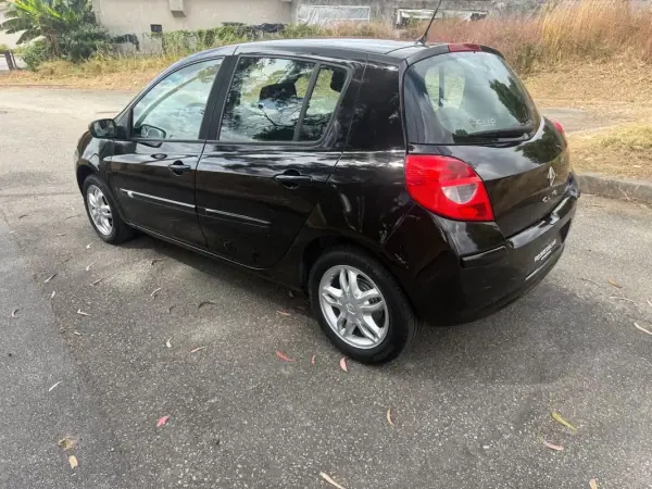 Renault Clio 2006 - 4500 EUR, 148000 km - AUTO.MOTO.pt - 148000km - foto 6 de 27
