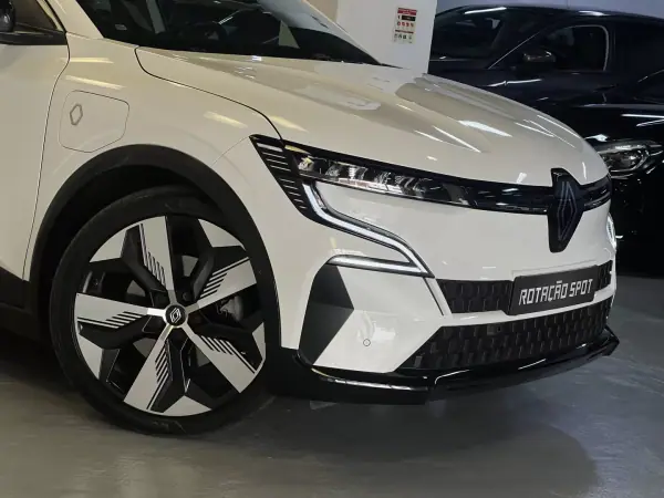 Renault Mégane E-Tech 2022 - 27990 EUR, 50000 km - AUTO.MOTO.pt - 50000km - foto 37 de 54