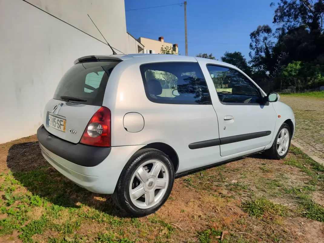 Renault Clio 2001 - 3500 EUR, 188485 km - AUTO.MOTO.pt - 188485km - foto 3 de 10