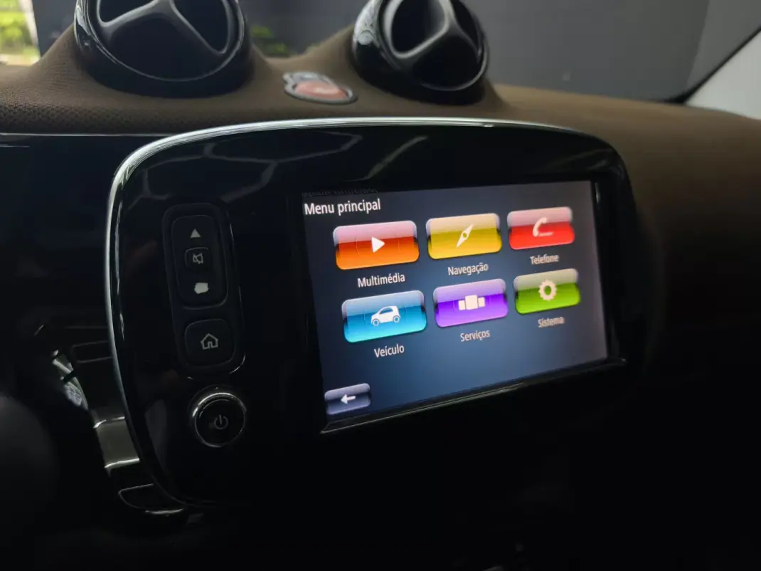 Smart ForTwo Coupé 2018 - 13450 EUR, 110509 km - AUTO.MOTO.pt - 110509km - foto 28 de 33