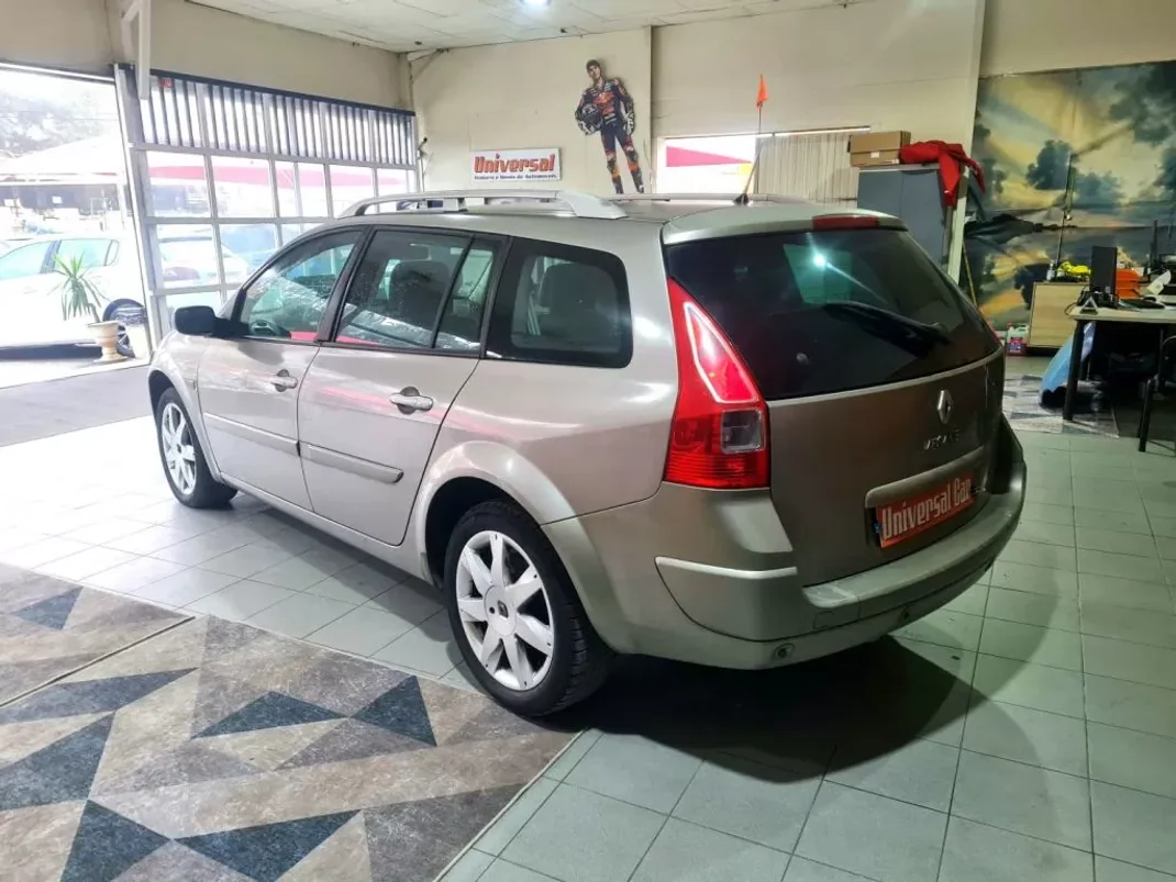 Renault Mégane Break 2007 - 5900 EUR, 187000 km - AUTO.MOTO.pt - 187000km - foto 5 de 16