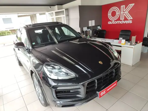 Porsche Cayenne 2020 - 74500 EUR, 67300 km - AUTO.MOTO.pt - 67300km - foto 2 de 40