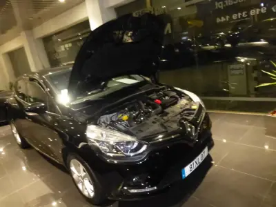 Renault Clio 2019 - 11700 EUR, 116904 km - AUTO.MOTO.pt - 116904km - foto 26 de 32
