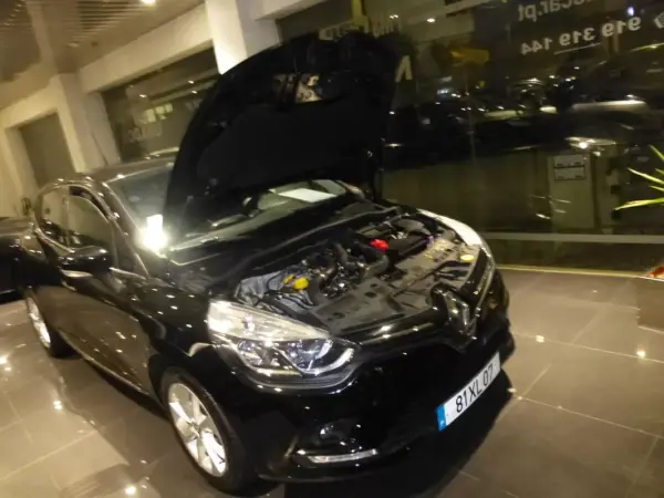 Renault Clio 2019 - 11200 EUR, 116904 km - AUTO.MOTO.pt - 116904km - foto 26 de 32