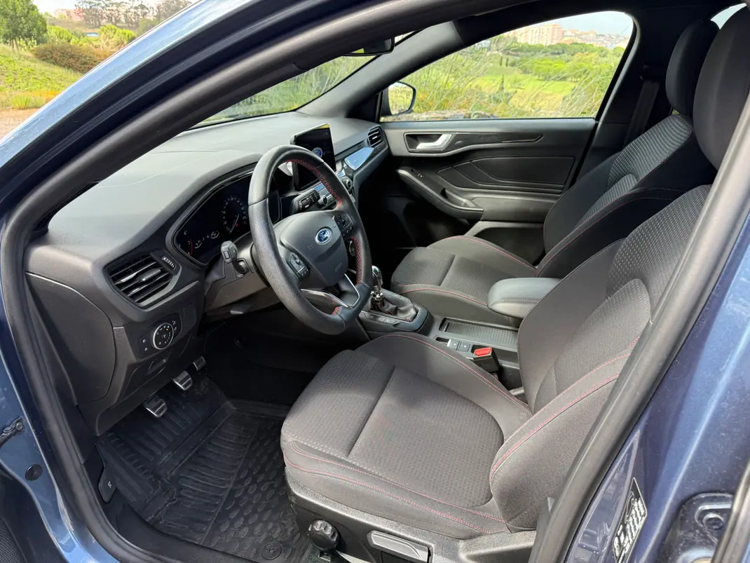 Ford Focus SW 2019 - 15500 EUR, 56000 km - AUTO.MOTO.pt - 56000km - foto 5 de 11