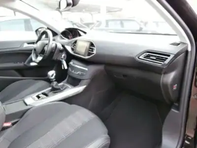 Peugeot 308 2019 - 15250 EUR, 160913 km - AUTO.MOTO.pt - 160913km - foto 33 de 37