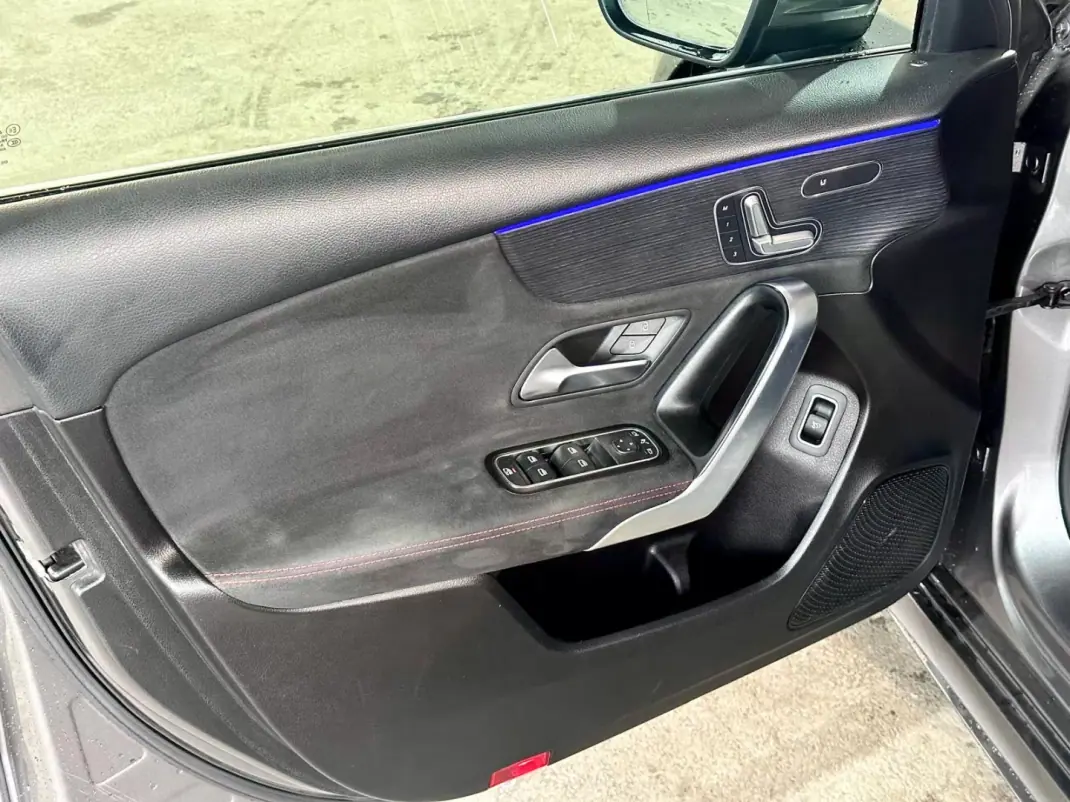 Mercedes-Benz A 180 Limousine 2019 - 24900 EUR, 210010 km - AUTO.MOTO.pt - 210010km - foto 9 de 31