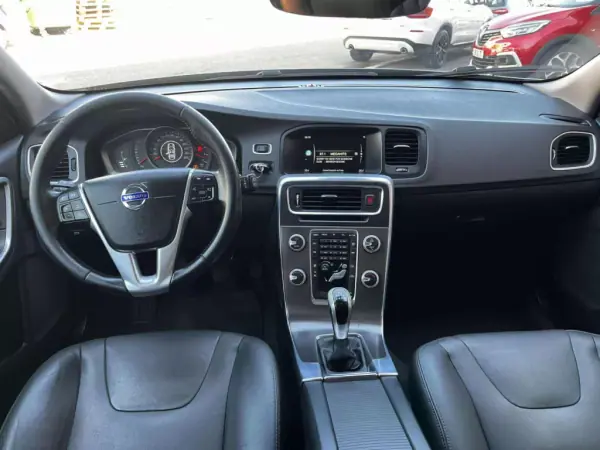 Volvo V60 2015 - 7900 EUR, 318884 km - AUTO.MOTO.pt - 318884km - foto 11 de 16