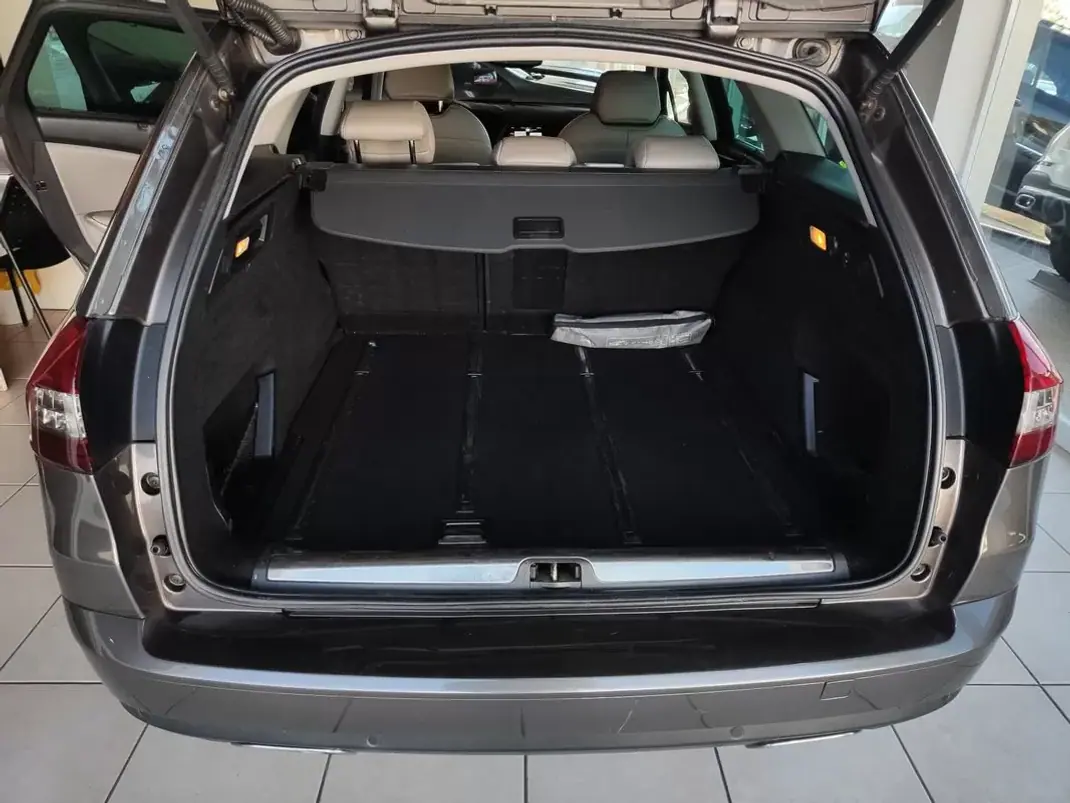 Citroën C5 Tourer 2017 - 9500 EUR, 248400 km - AUTO.MOTO.pt - 248400km - foto 16 de 38