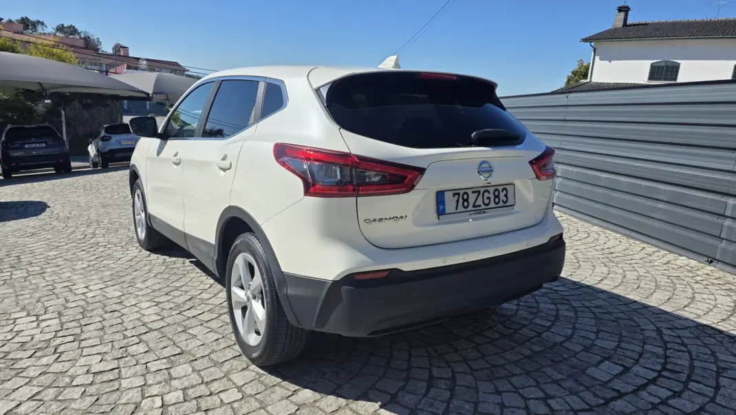 Nissan Qashqai 2019 - 18990 EUR, 110000 km - AUTO.MOTO.pt - 110000km - foto 4 de 31
