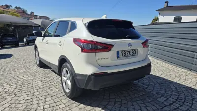 Nissan Qashqai 2019 - 18990 EUR, 110000 km - AUTO.MOTO.pt - 110000km - foto 4 de 31