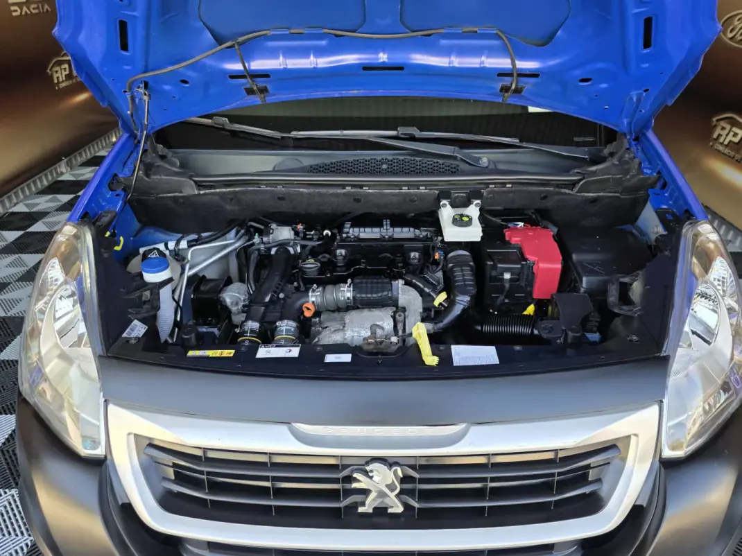 Peugeot PARTNER GIRAFON 2018 - 11990 EUR, 173000 km - AUTO.MOTO.pt - 173000km - foto 11 de 12