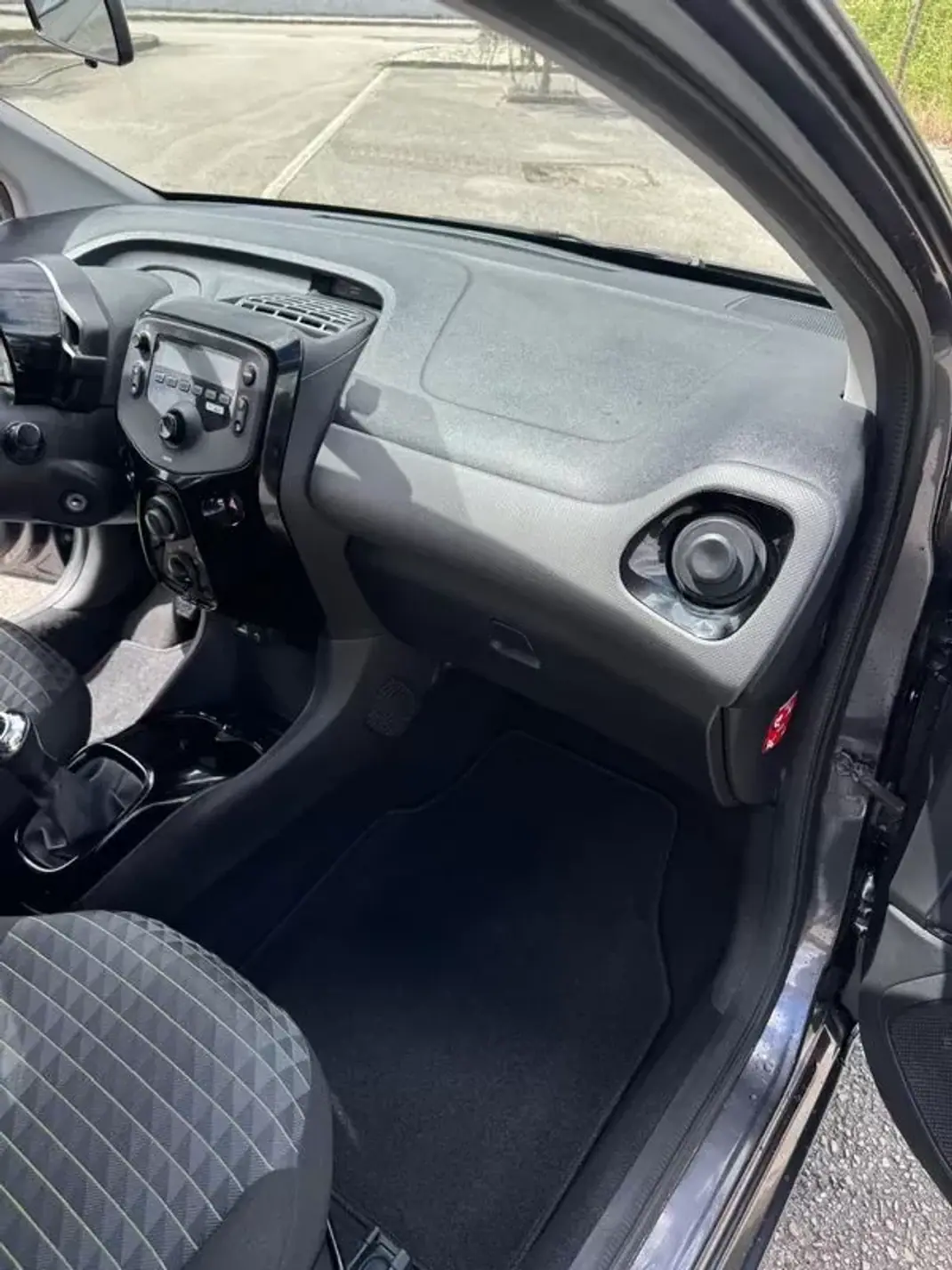 Peugeot 108 2021 - 11000 EUR, 62048 km - AUTO.MOTO.pt - 62048km - foto 23 de 32