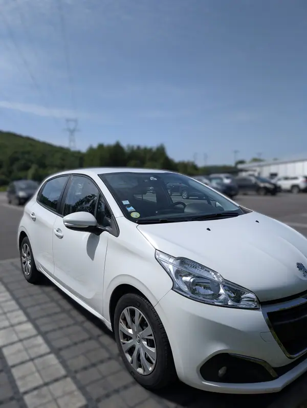Peugeot 208 2020 - 10300 EUR, 120000 km - 120000km - foto 3 de 9