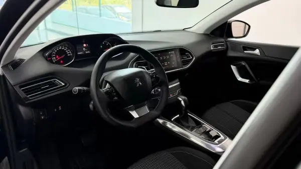 Peugeot 308 SW 2019 - 13990 EUR, 134327 km - AUTO.MOTO.pt - 134327km - foto 19 de 28