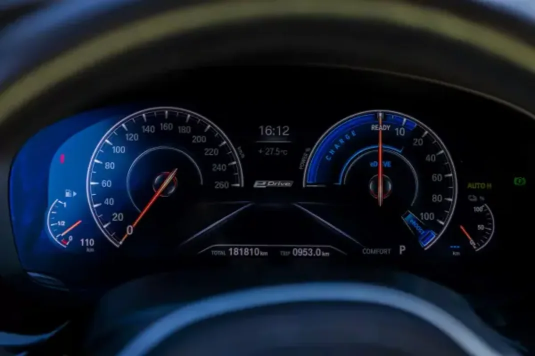 BMW 530e 2019 - 26850 EUR, 181810 km - AUTO.MOTO.pt - 181810km - foto 16 de 47