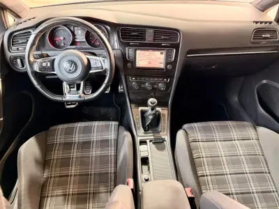 Volkswagen Golf 2016 - 21990 EUR, 142928 km - AUTO.MOTO.pt - 142928km - foto 11 de 23