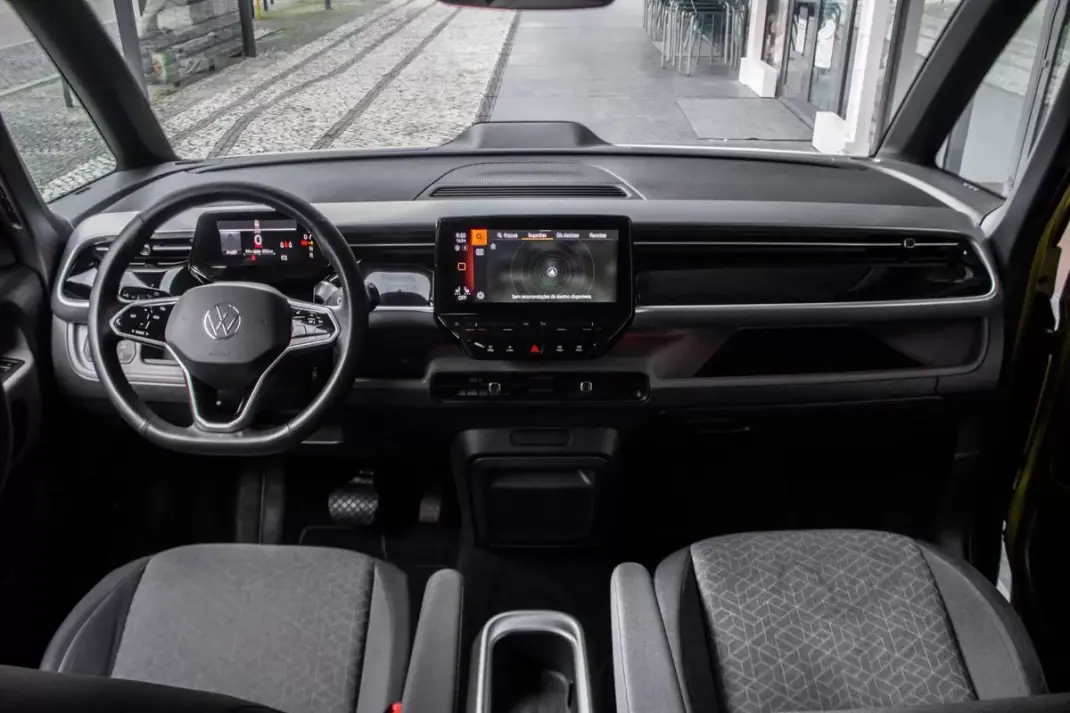 Volkswagen ID.Buzz 2023 - 44500 EUR, 27980 km - AUTO.MOTO.pt - 27980km - foto 31 de 42