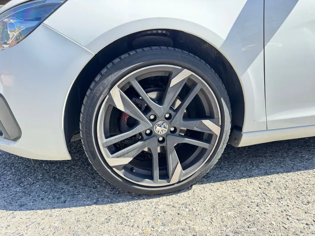 Peugeot 308 SW 2017 - 8100 EUR, 264000 km - AUTO.MOTO.pt - 264000km - foto 6 de 6