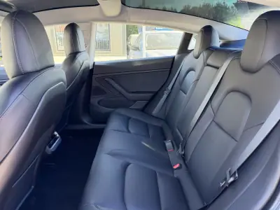 Tesla Model 3 2020 - 29500 EUR, 89581 km - 89581km - foto 22 de 48