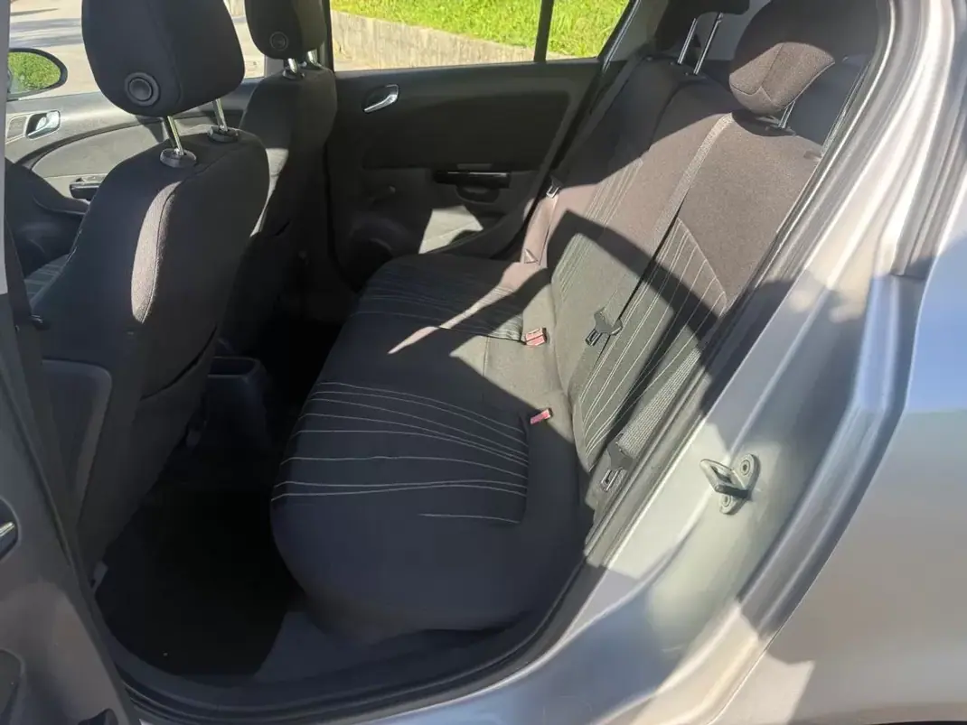 Opel Corsa 2010 - 5100 EUR, 183000 km - AUTO.MOTO.pt - 183000km - foto 9 de 23