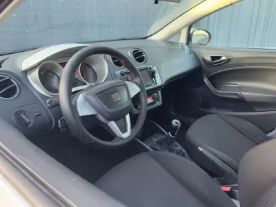SEAT Ibiza 2009 - 8990 EUR, 135000 km - AUTO.MOTO.pt - 135000km - foto 4 de 15