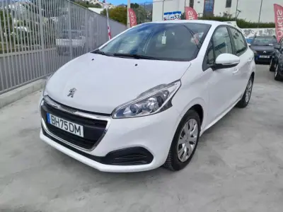 Peugeot 208 2019 - 13900 EUR, 89145 km - AUTO.MOTO.pt - 89145km - foto 2 de 11