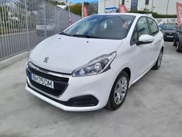 Peugeot 208 2019 - 13900 EUR, 89145 km - AUTO.MOTO.pt - 89145km - foto 2 de 11