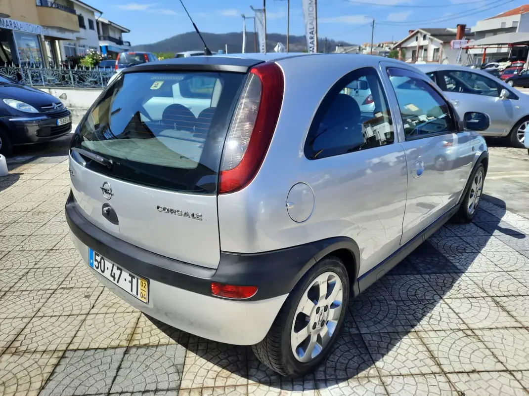 Opel Corsa 2002 - 1995 EUR, 163251 km - AUTO.MOTO.pt - 163251km - foto 3 de 9