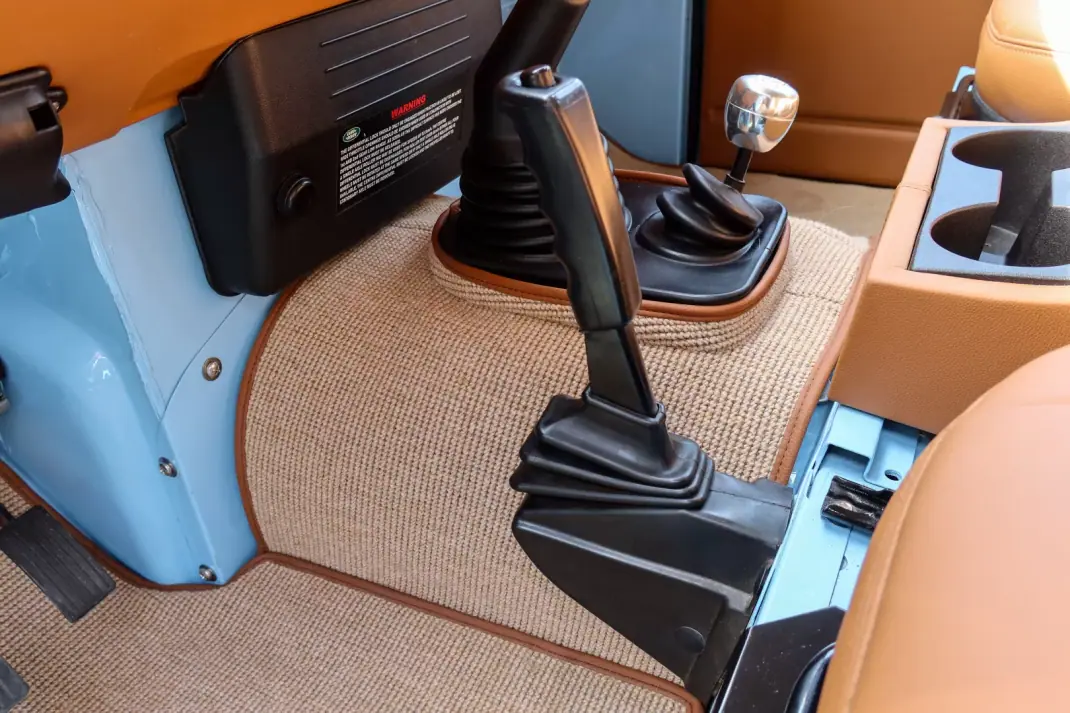 Land Rover Defender 2002 - 75000 EUR, 144875 km - AUTO.MOTO.pt - 144875km - foto 18 de 21